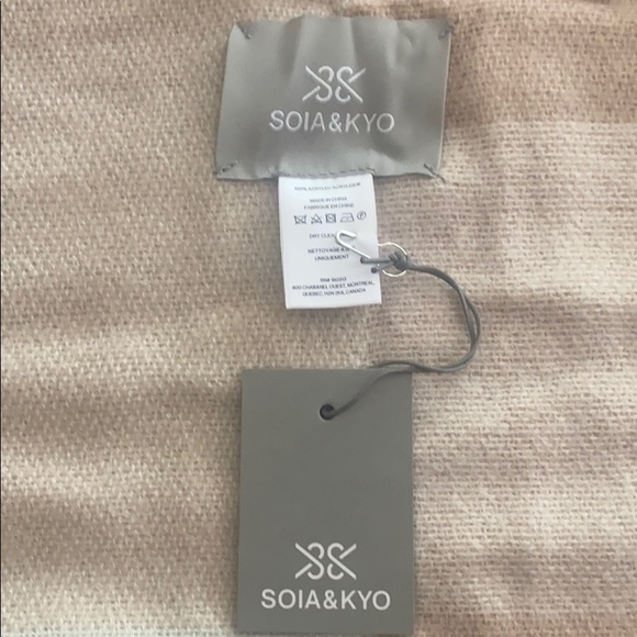 Soia & Kyo gorgeous wrap. NWT. Super soft - Picture 4 of 4